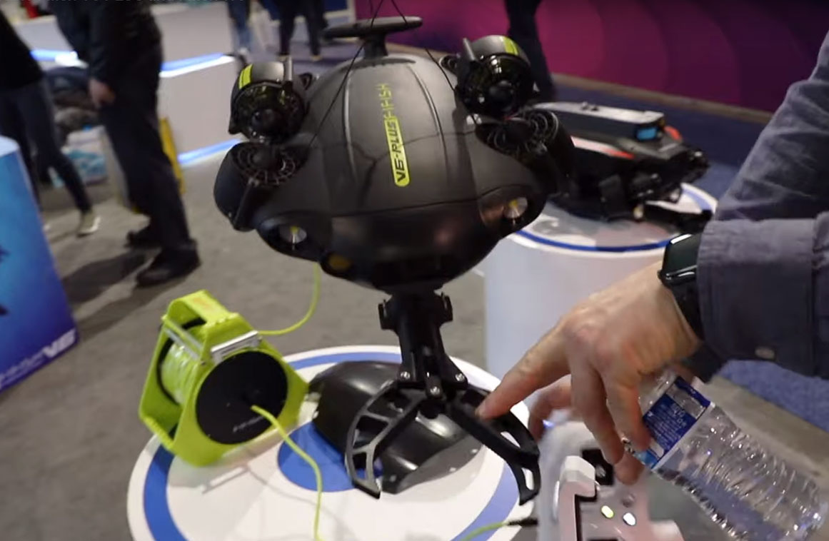 fifish-v6-plus-claw-robotic-arm-underwater-drone.jpg