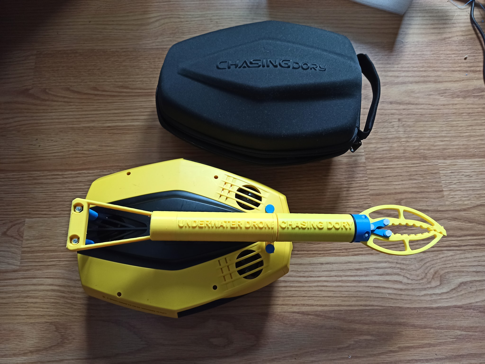 robotic-arm-claw-chasing-dory-underwater-drone.jpg