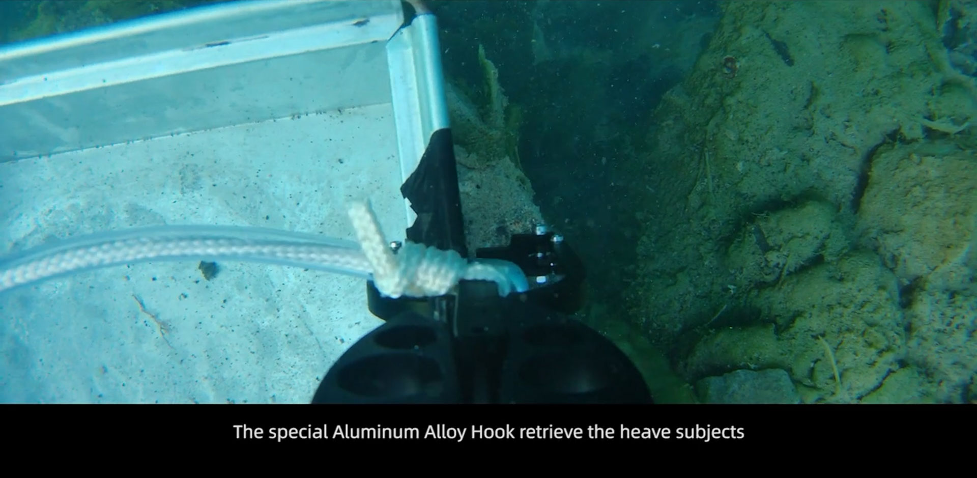 underwater-drone-alloy-hook-fifish-v6.jpg