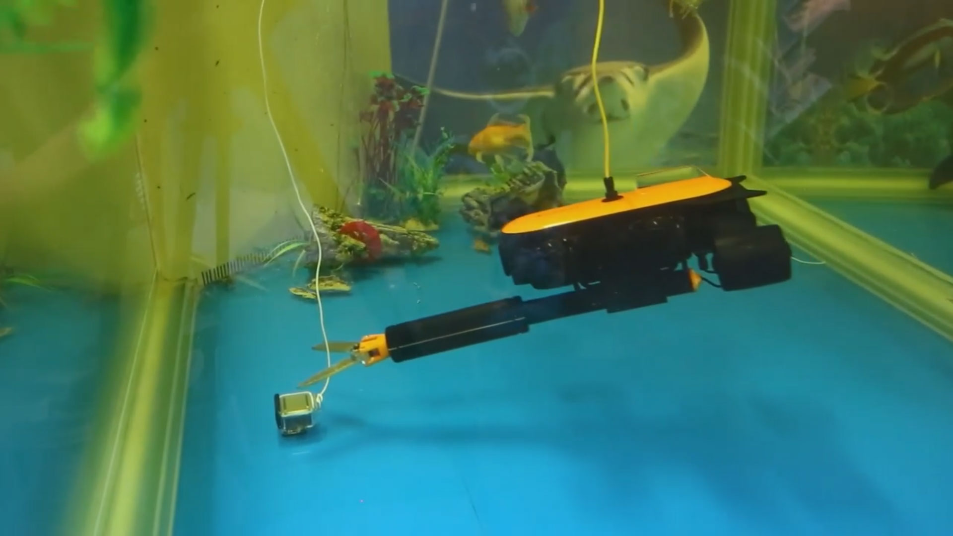 underwater-drone-robotic-arm-scissors.jpg